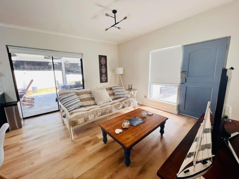 Adorable 2 Bedroom Cottage With Spacious Veranda Hermanus Buitenkant foto