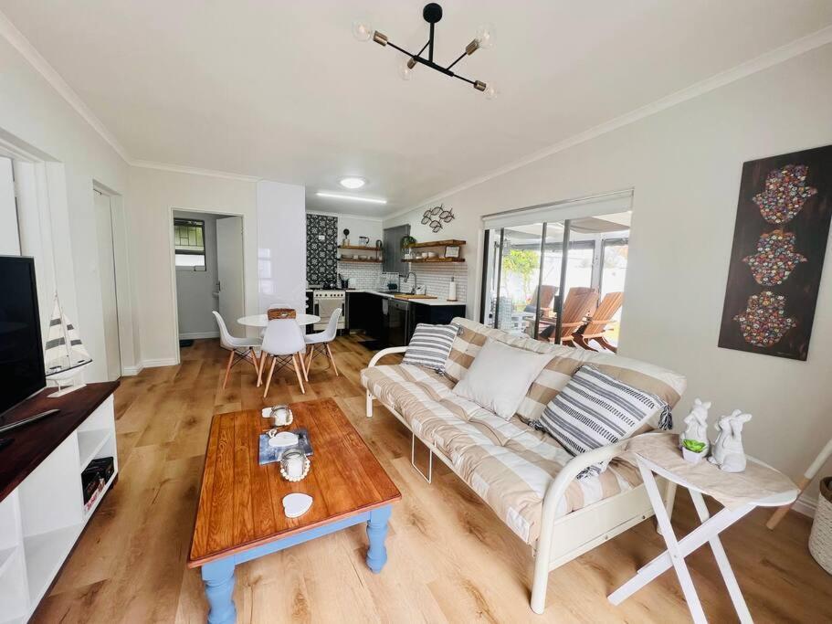 Adorable 2 Bedroom Cottage With Spacious Veranda Hermanus Buitenkant foto